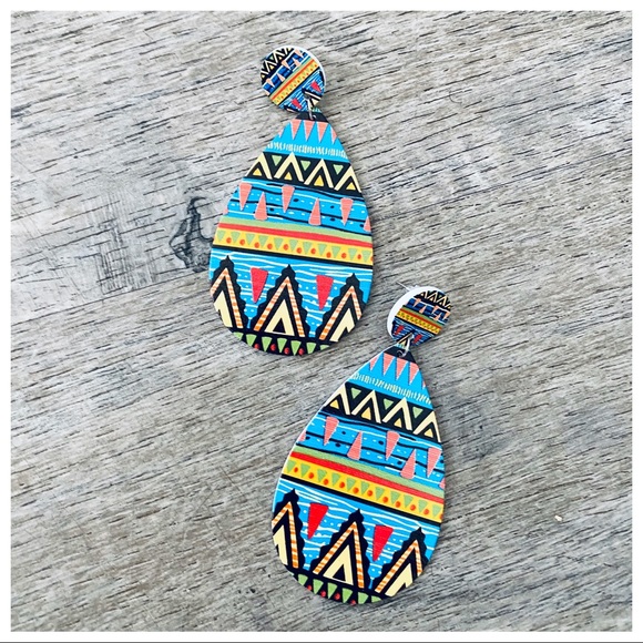 ETHNIC PRINT CHIC DROPPED EARRINGS - Picture 3 of 4